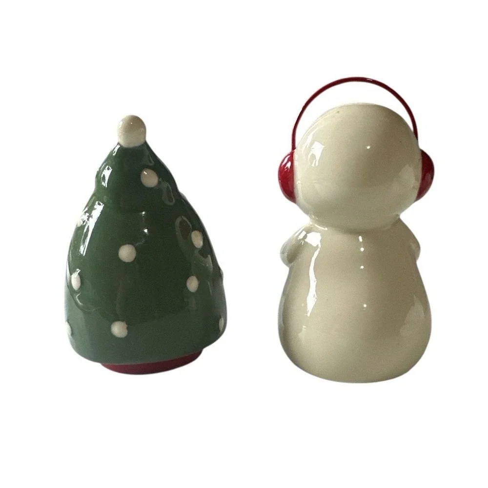 Dept56 Magnetic Christmas Tree with Red Bird and Snowman Salt and Pepper Shakers